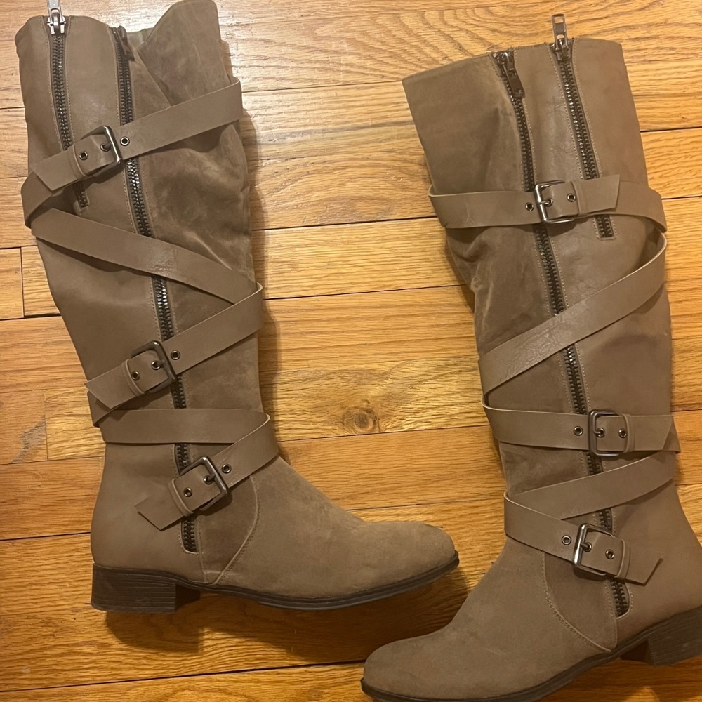 Stylish Tan Knee-High Women's Boots